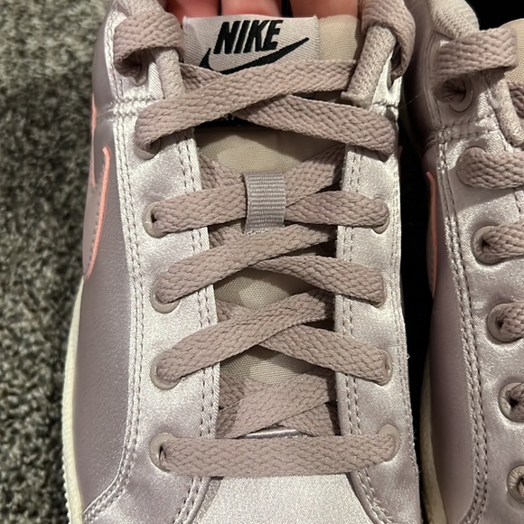 New NWT Rose Gold Nike Sneakers sz 8.5 - Picture 7 of 7